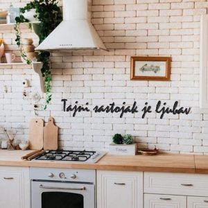 Natpis: Tajni sastojak je ljubav